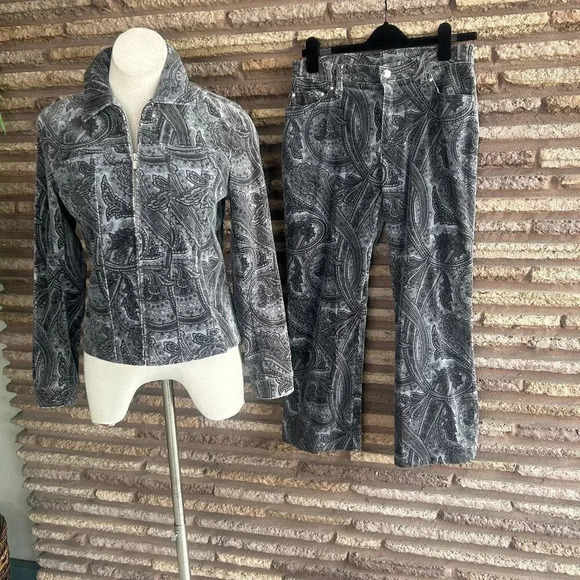 Jones New York Signature Gray Paisley Velvet Trucker Jacket and Jeans Size Small - Picture 2 of 10